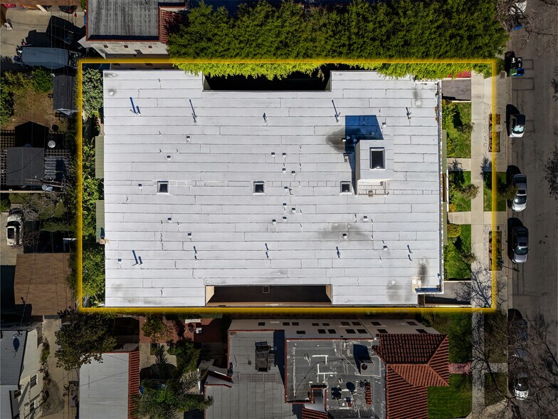 More Photos Of 617 N Orange Dr, Los Angeles Apartments For Sale