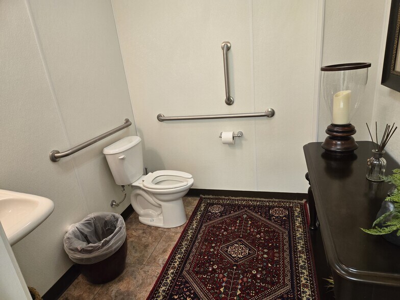 More Photos Of 106 N Bridge St, Farmville Medical For Sale