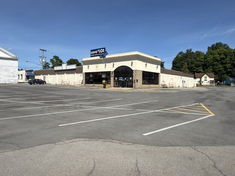 More Photos Of 12030 Park Ln, Wolcott Supermarket For Lease