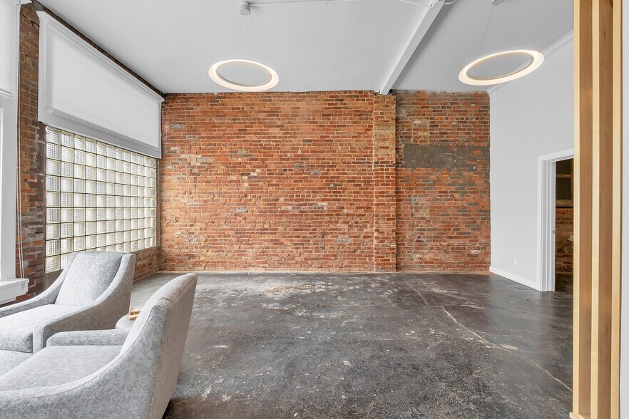 More Photos Of 815 E 3rd St, Tulsa Storefront Retail Office For Lease