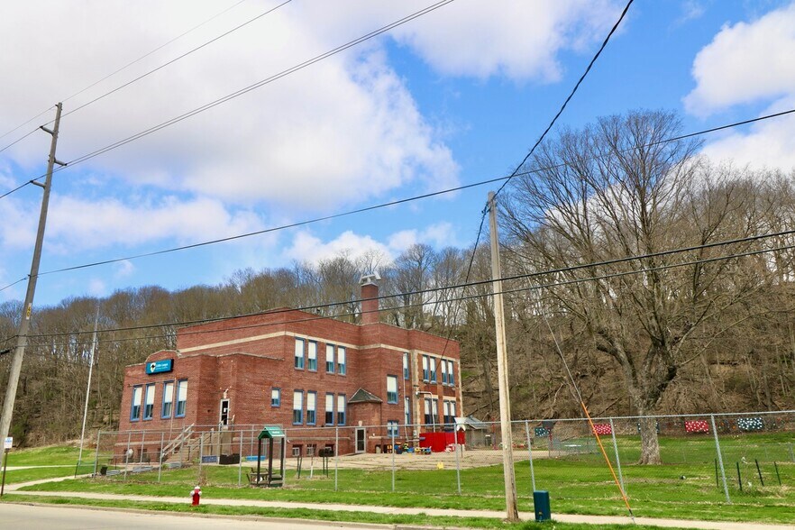 More Photos Of 715 W Locust St, Dubuque Office Residential For Sale