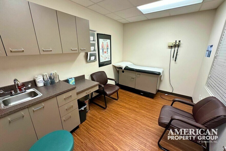 More Photos Of 7013 S Tamiami Trl, Sarasota Office For Sale