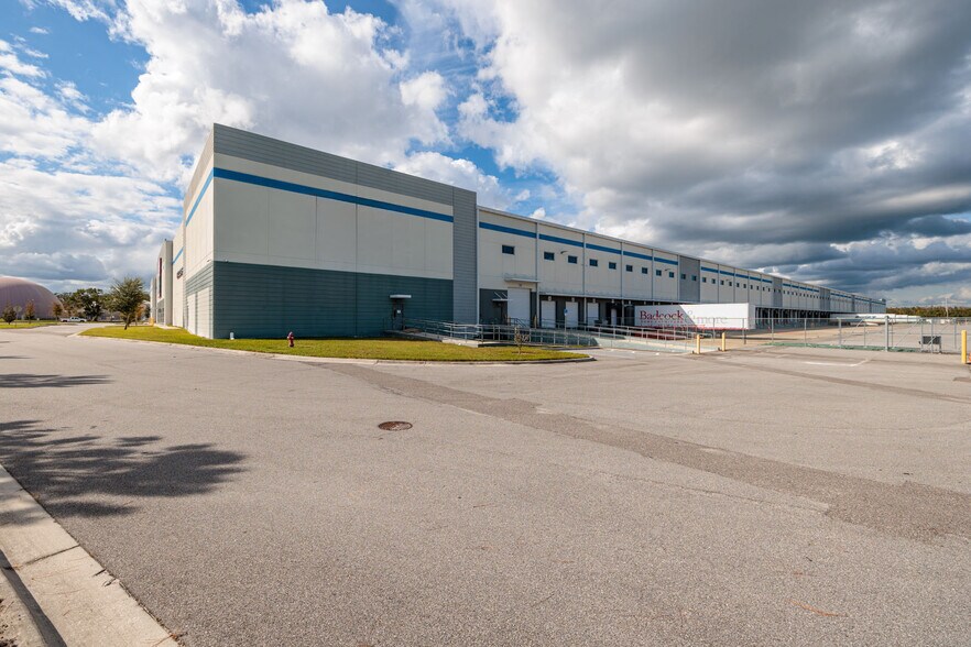 More Photos Of 8401 State Road 33 N, Lakeland Distribution For Lease