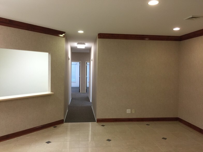 More Photos Of 5816 Creedmoor Rd, Raleigh Office For Lease