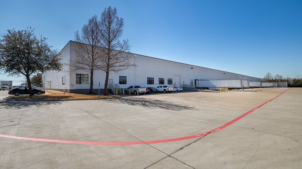 More Photos Of 800 W Bethel Rd, Coppell Distribution For Lease