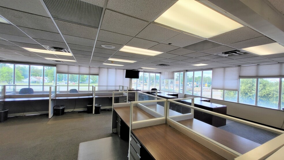 More Photos Of 20800 Southfield Rd, Southfield Unknown For Lease