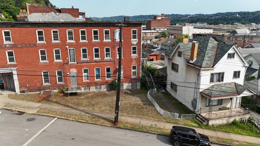 More Photos Of 900 Island Ave, McKees Rocks General Retail For Sale