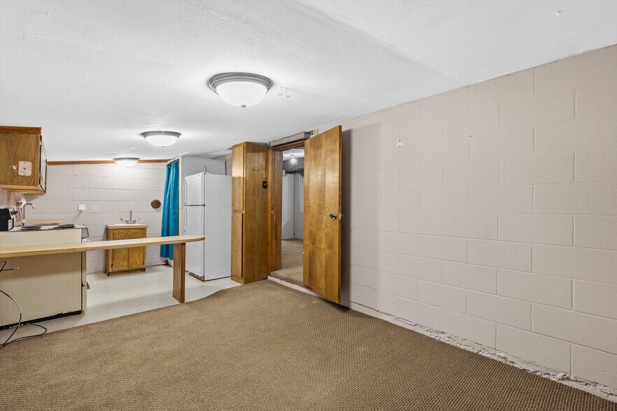 More Photos Of 103-105 E Center Street, Lorena Storefront For Sale