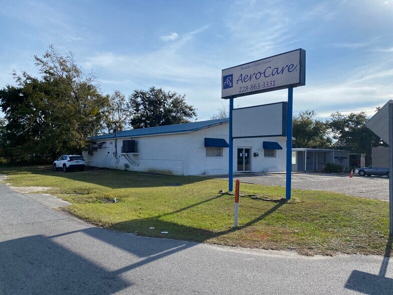 More Photos Of 1120 Broad Ave, Gulfport Freestanding For Lease