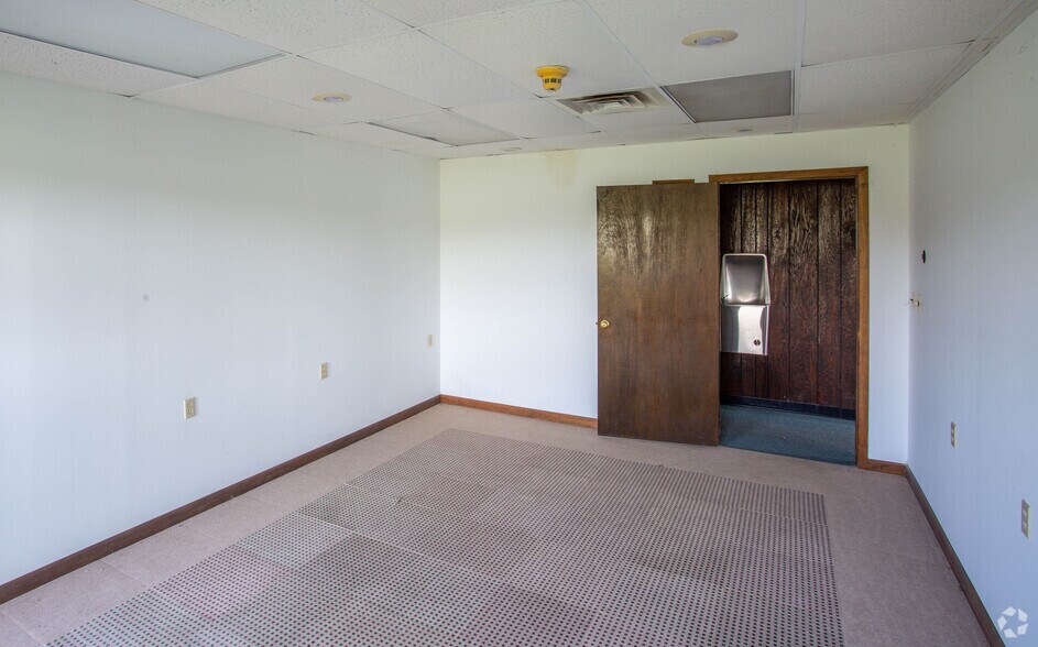 More Photos Of 37 Colonel Lindbergh Ln, Moscow Airport For Sale