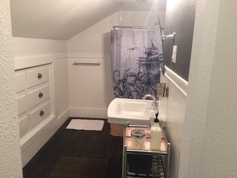 More Photos Of 1302 N 49th St, Seattle Apartments For Sale