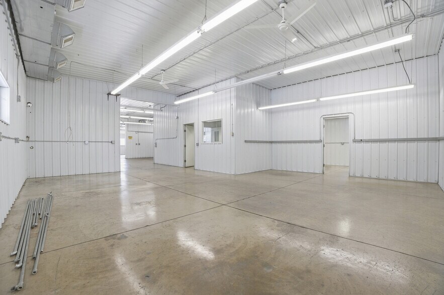 More Photos Of 15652 200th St, Hutchinson Flex For Lease