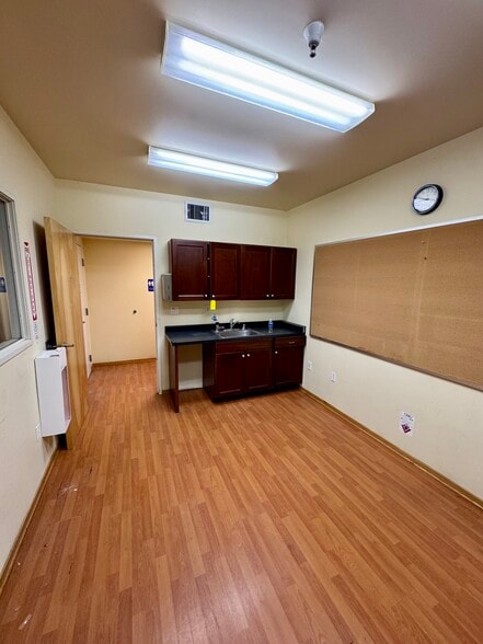 More Photos Of 110 Sandholm Ln, Cloverdale Manufacturing For Sale