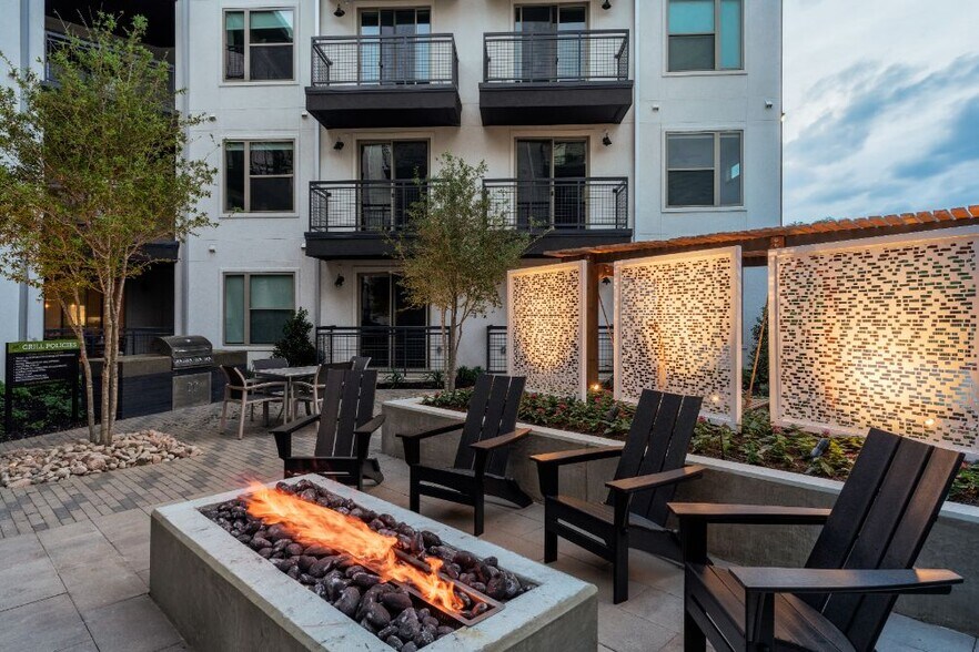 More Photos Of 305 W Commerce St, Dallas Apartments For Lease