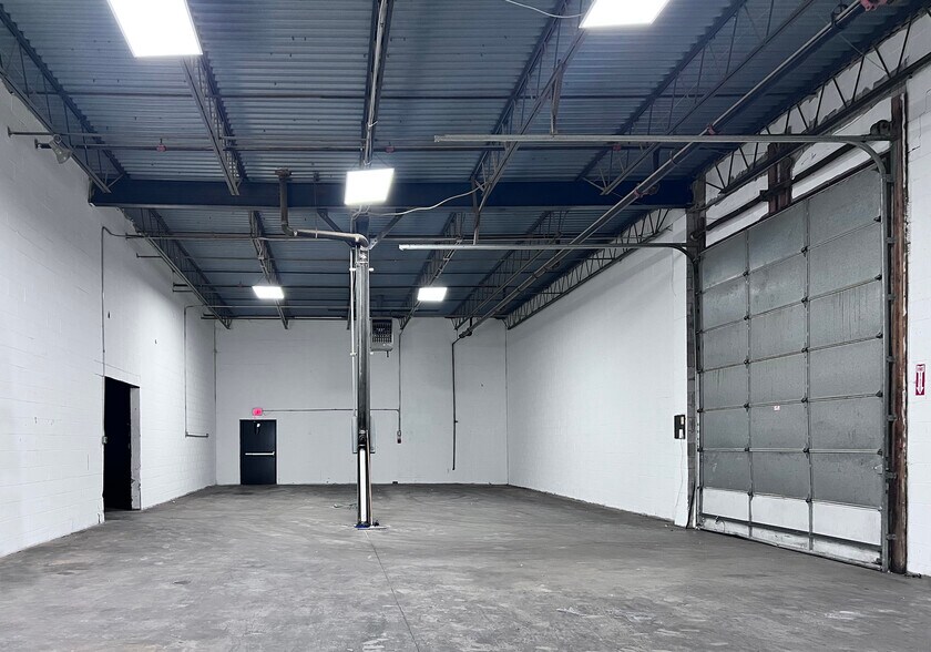 More Photos Of 2141-2147 5th Ave, Ronkonkoma Warehouse For Lease