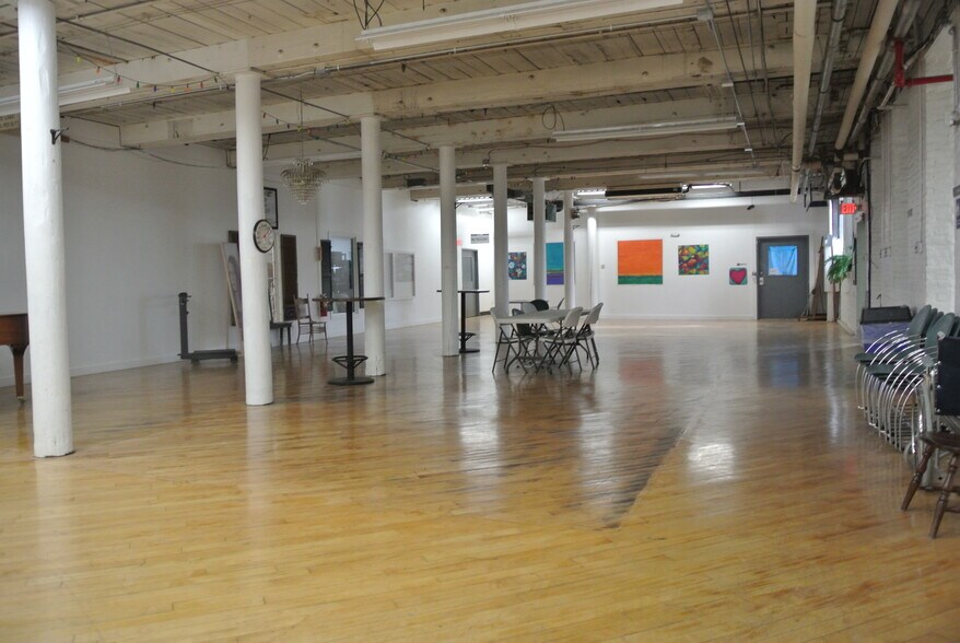 More Photos Of 37 Greenwoods Rd, New Hartford Manufacturing For Lease