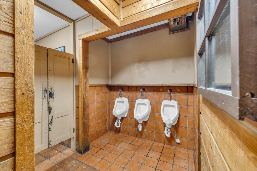 More Photos Of 1390 McQueeney Rd, New Braunfels Sports And Entertainment For Sale