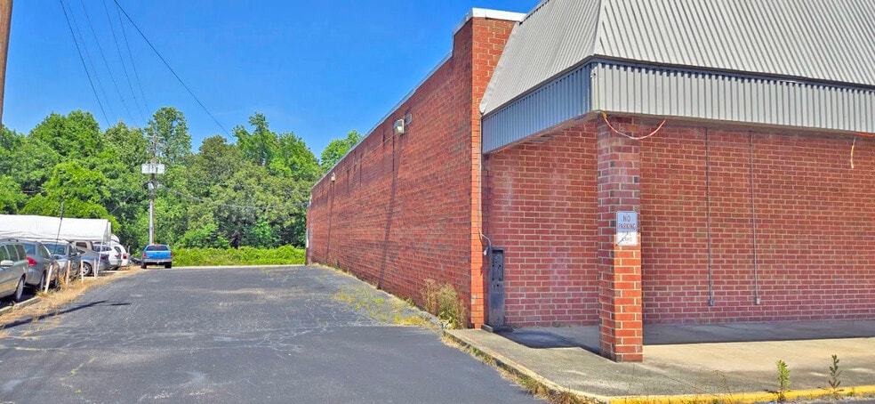 More Photos Of 900-916 N Horner Blvd, Sanford General Retail For Lease