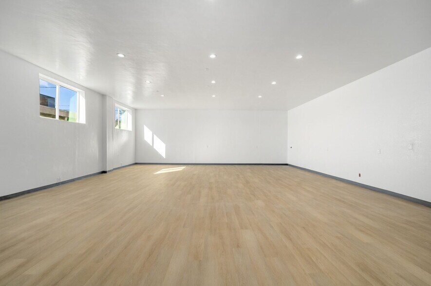 More Photos Of 570 N Towne Ave, Pomona Storefront Retail Office For Sale