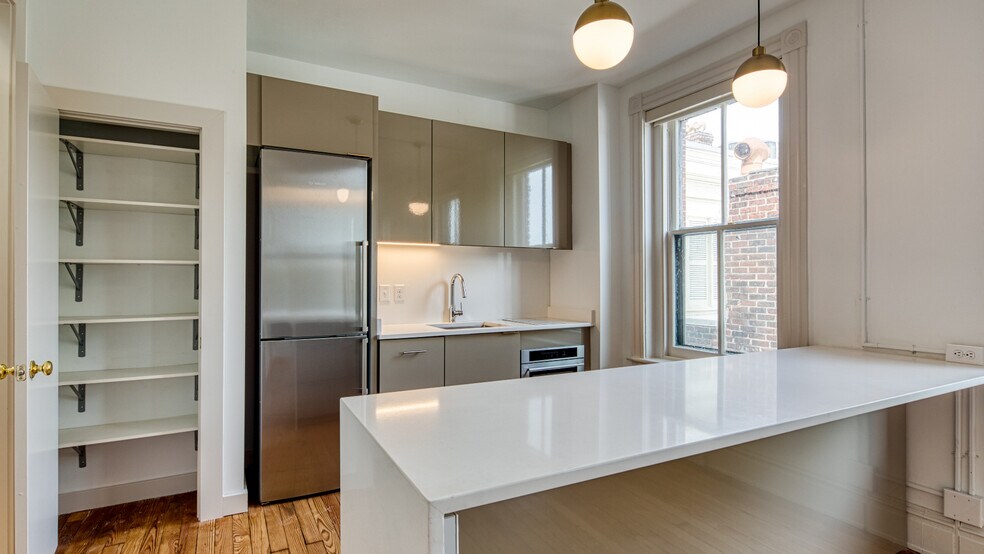 More Photos Of 114 E Franklin St, Richmond Apartments For Sale