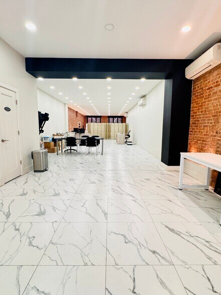 More Photos Of 870 Dekalb Ave, Brooklyn Apartments For Lease