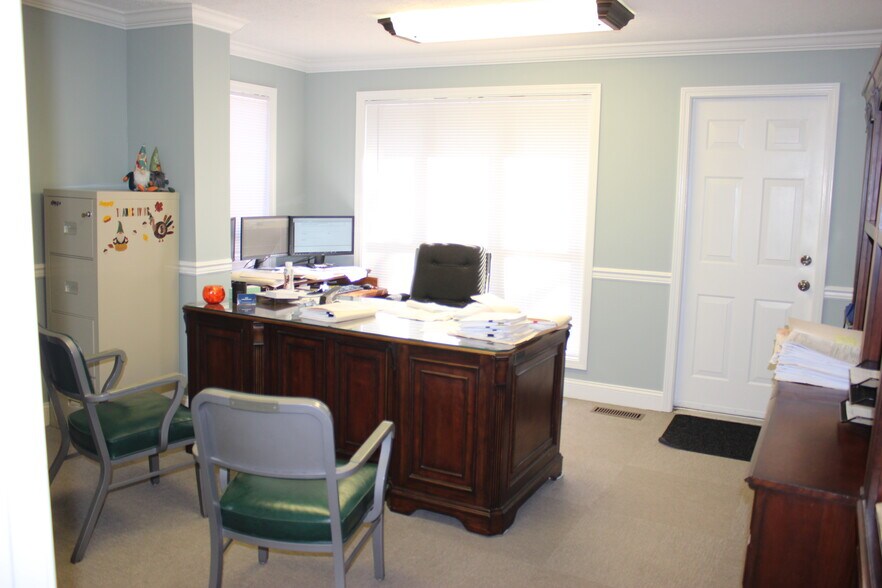More Photos Of 1901 Old Jacksboro Hwy, LaFollette Office For Sale