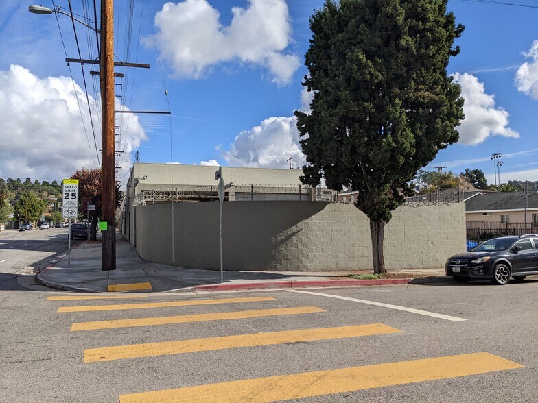 More Photos Of 3202-3206 Fletcher Dr, Los Angeles Warehouse For Lease