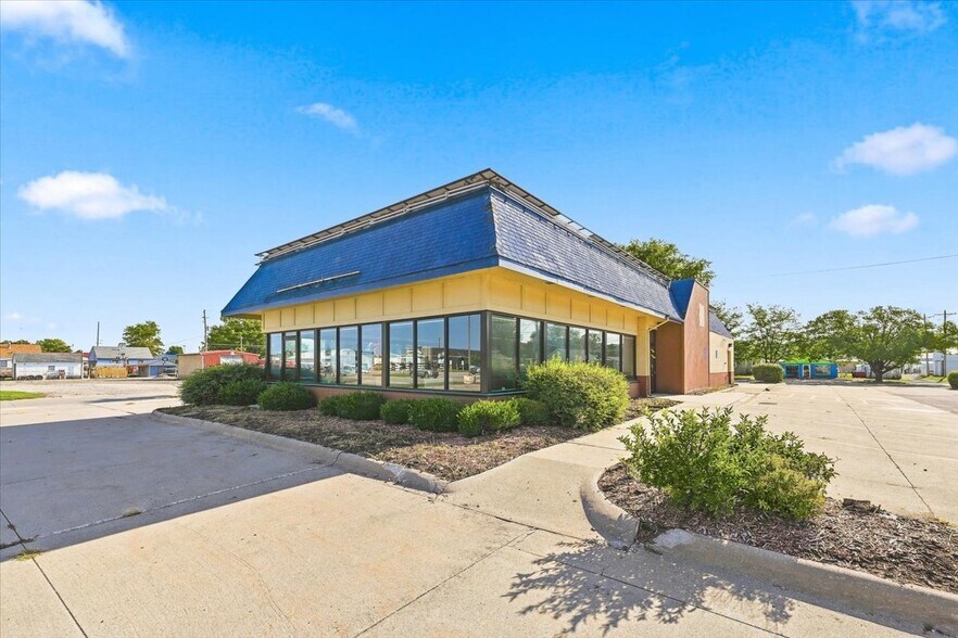 More Photos Of 1410 N Broadway St, Red Oak Fast Food For Lease
