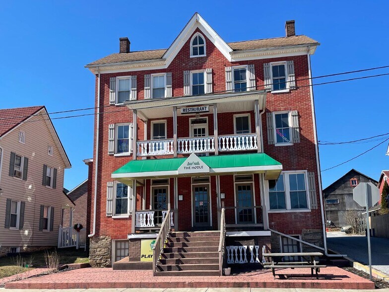 More Photos Of 106 N Front St, New Freedom Restaurant For Lease