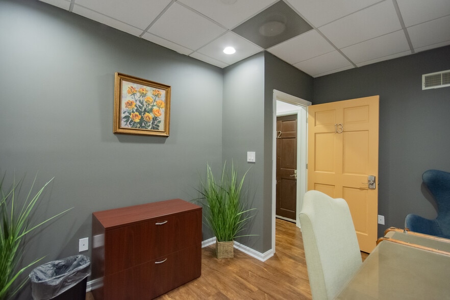 More Photos Of 126 E Burke St, Martinsburg Office For Sale
