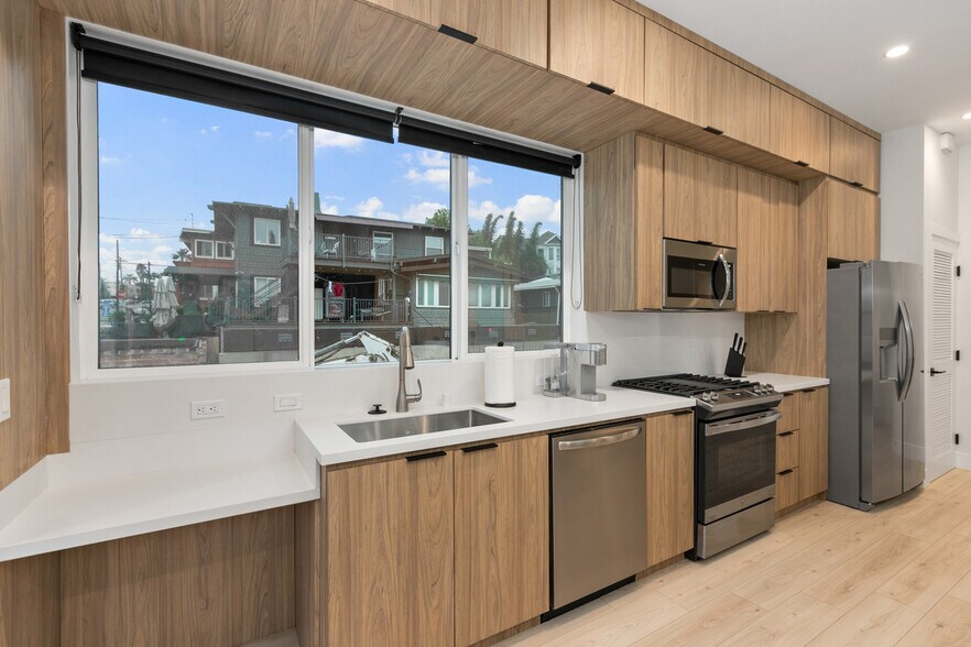 More Photos Of 2015 Albatross St, San Diego Apartments For Sale