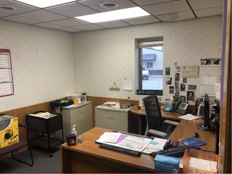 More Photos Of 172 W Stutsman St, Pembina Light Manufacturing For Sale