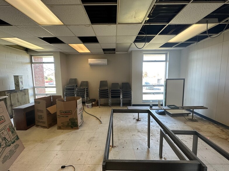More Photos Of 9050 New Jackson Hwy, Magnolia Storefront Retail Office For Lease