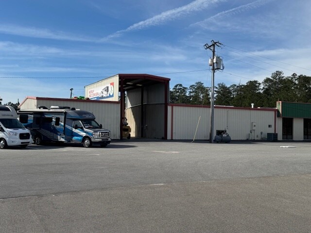More Photos Of 220 Longwood Dr, Richmond Hill General Retail For Sale
