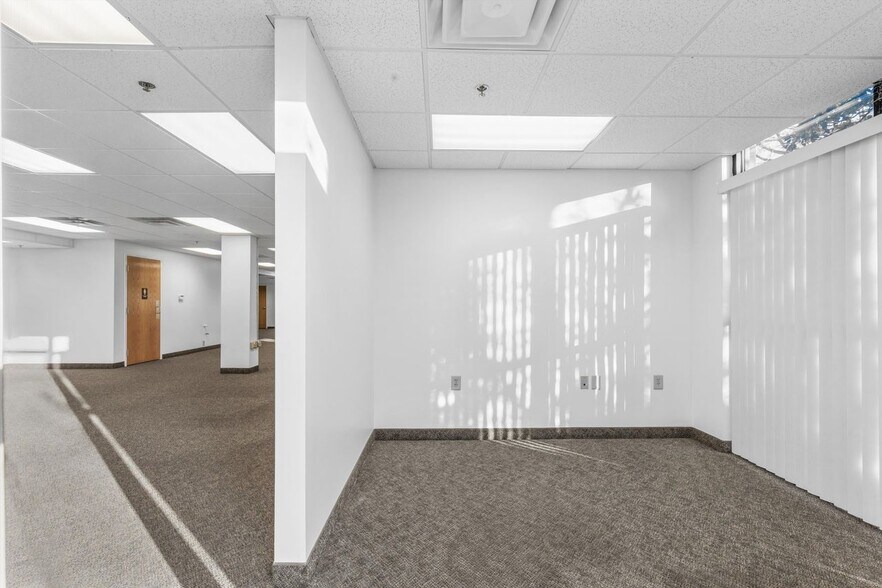 More Photos Of 1701 Louisville Dr, Knoxville Light Distribution For Lease