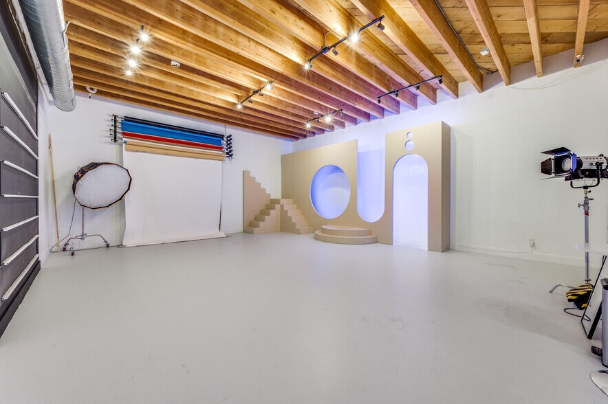More Photos Of 4755-4763 Algiers St, Dallas Loft Creative Space For Sale