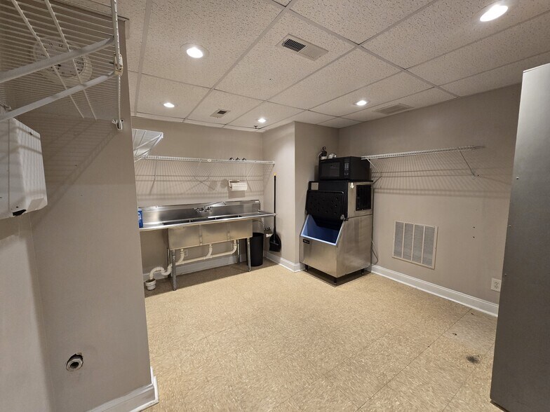 More Photos Of 726 Bank St NE, Decatur Storefront Retail Office For Lease