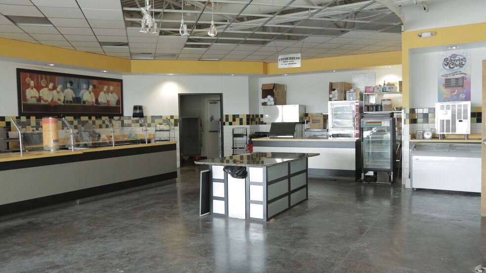 More Photos Of 5700 N 33rd Cir, Lincoln Service Station For Sale