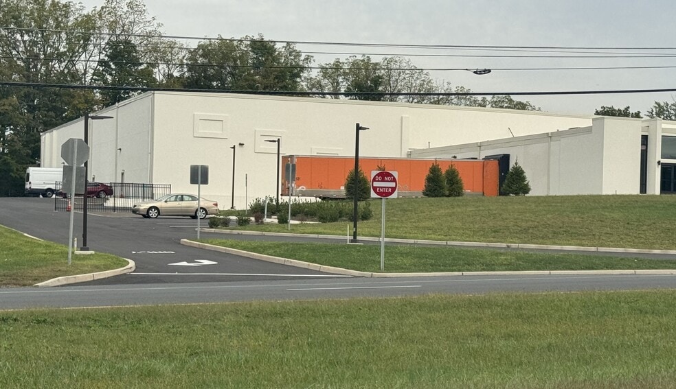 More Photos Of 388 US Highway 22 W, Readington Warehouse For Lease