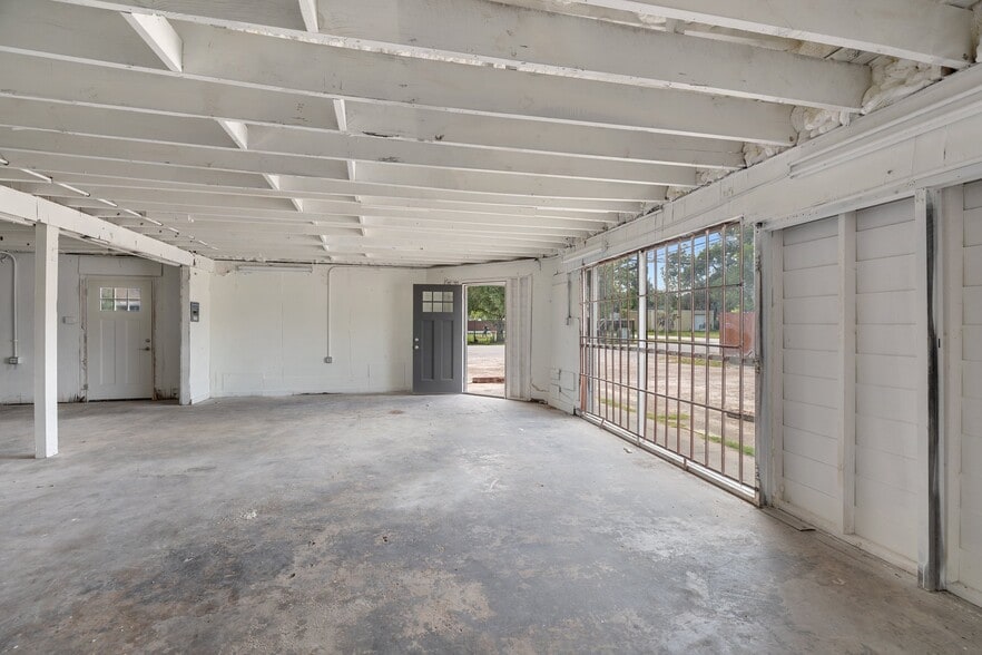 More Photos Of 1117 Collingsworth St, Houston Freestanding For Lease