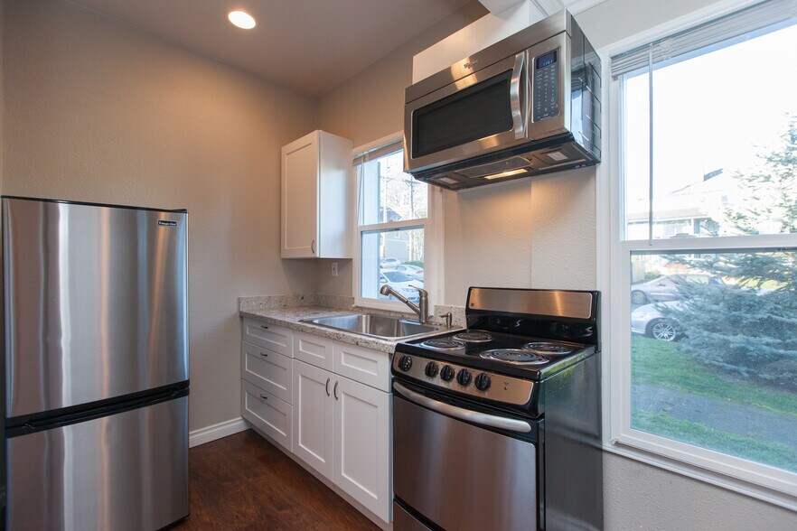 More Photos Of 222 N I St, Tacoma Apartments For Sale