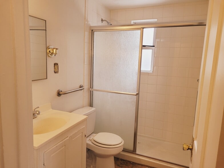 More Photos Of 1110 Overland Ave, Duquesne Multifamily For Sale
