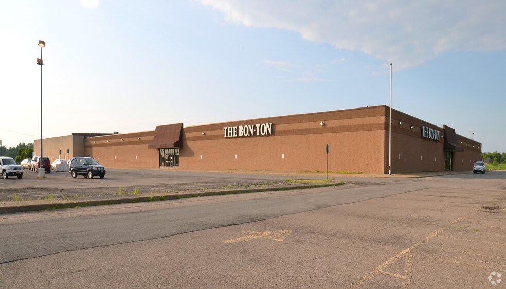 More Photos Of 6929 Williams Rd, Niagara Falls Freestanding For Lease