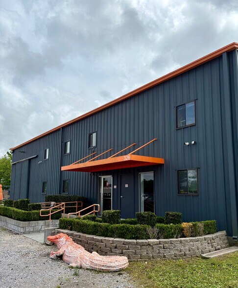Primary Photo Of 326 Almedia Rd, Saint Rose Warehouse For Lease