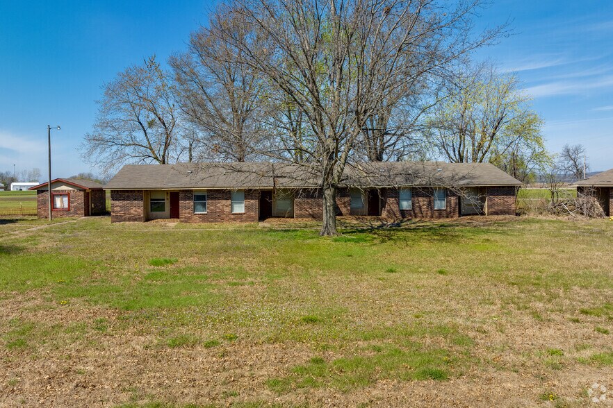 More Photos Of 100 W. Oak St., Webbers Falls Apartments For Sale