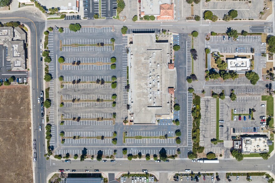 More Photos Of 1521 S Bradley Rd, Santa Maria Movie Theatre For Sale