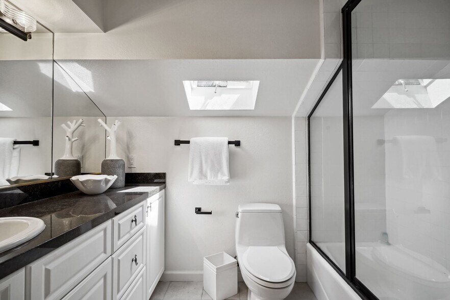 More Photos Of 931-939 Ocean Ave, Del Mar Apartments For Sale