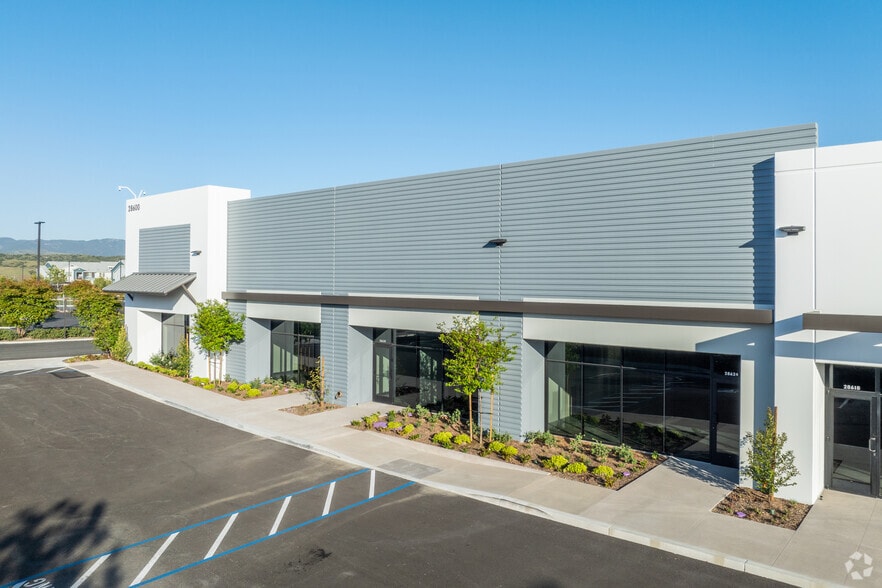 More Photos Of 28650 Airoso St, Rancho Mission Viejo Unknown For Lease