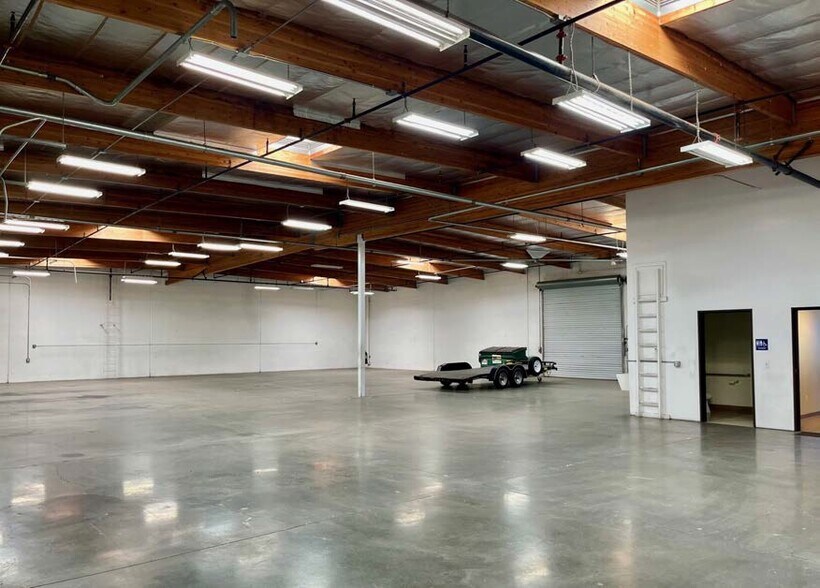 More Photos Of 694 W Parkridge Ave, Norco Warehouse For Sale