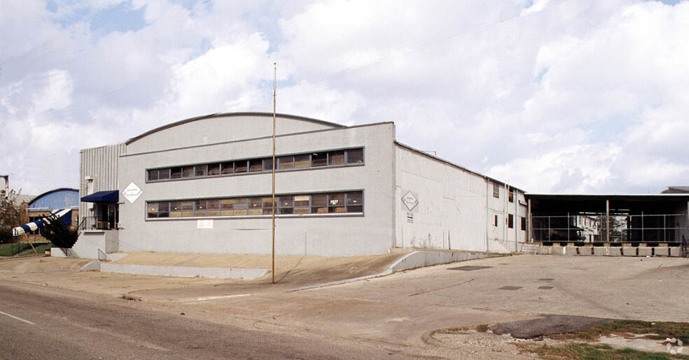 Primary Photo Of 5937 Clinton Dr, Houston Manufacturing For Lease